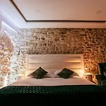 Get Luxury Apartment *