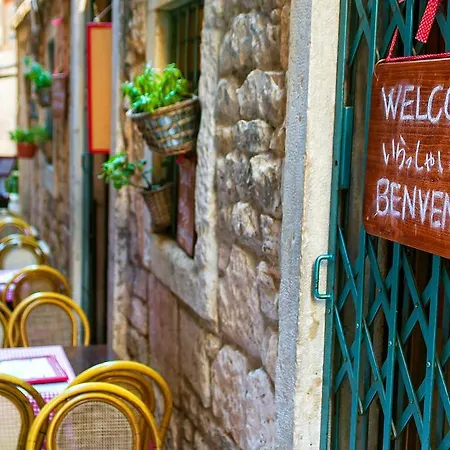 斯普利特哥特豪华公寓 *